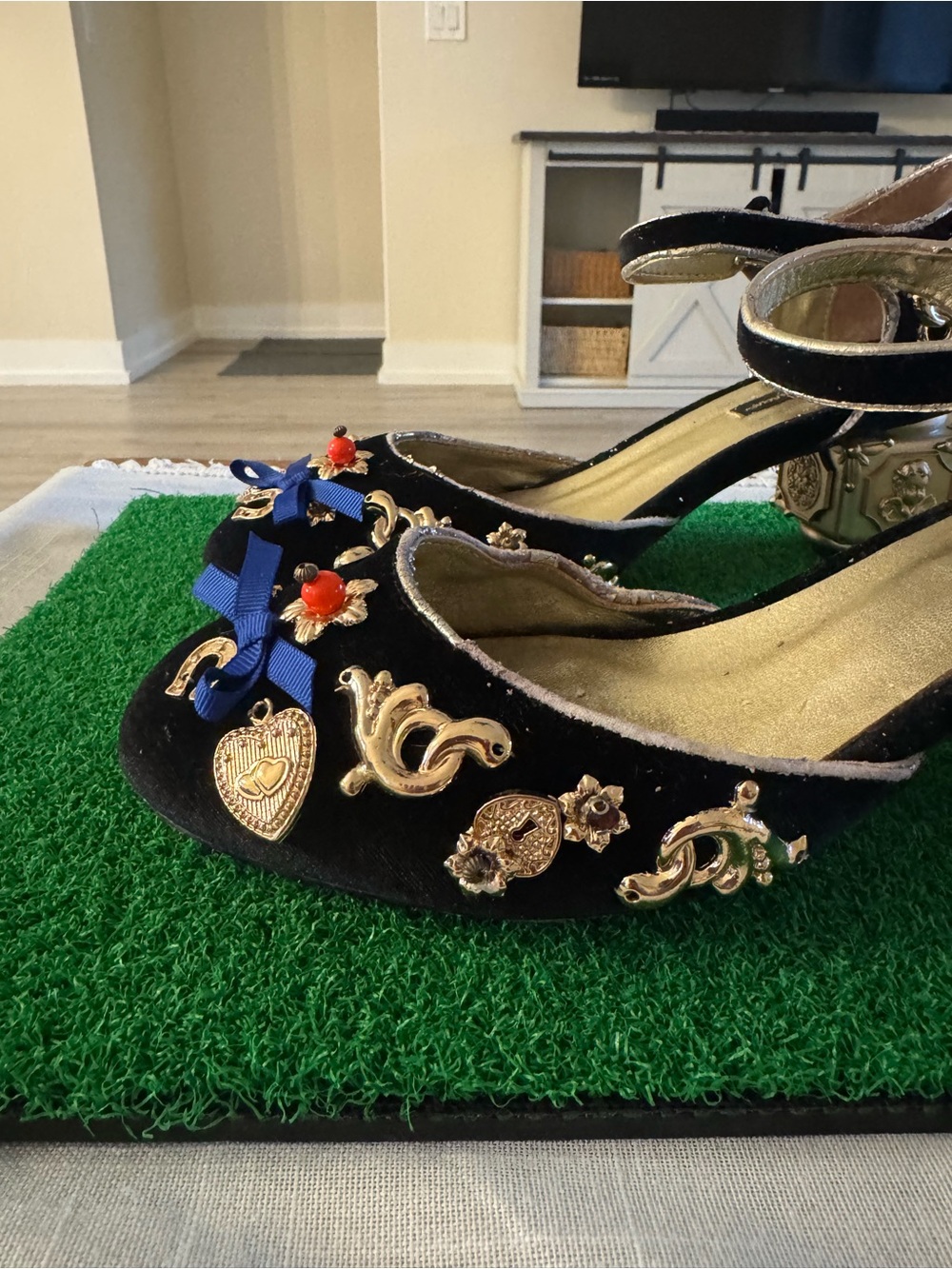 Dolce & Gabbana Black Velvet Baroque Embellished Mary Jane Heels Italy 39 RARE - Picture 3 of 16